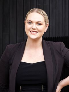 Tessa Stephens - Real Estate Agent
