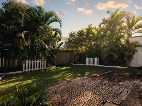 1/10 Carnation Drive, Mooroobool, Qld 4870-Image