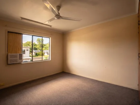 1/10 Carnation Drive, Mooroobool, Qld 4870-Image