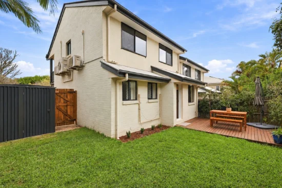 1/10 Thrushton Street, Greenslopes, Qld 4120