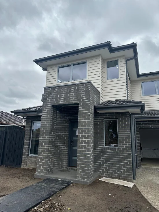 1/12 Gladstone Parade, Glenroy, Vic 3046