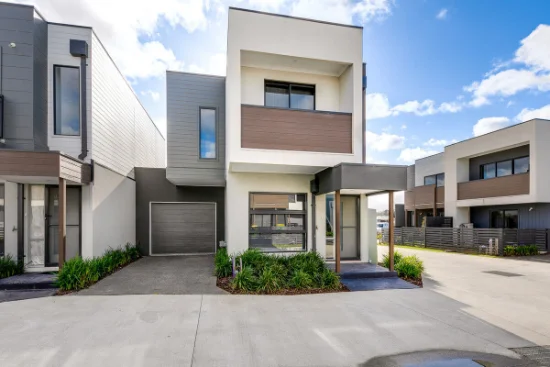 1/12 Sturt Crt, Officer, Vic 3809