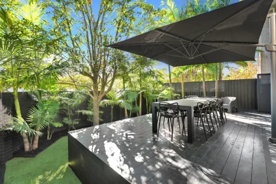 1/126 Central Street, Labrador, Qld 4215