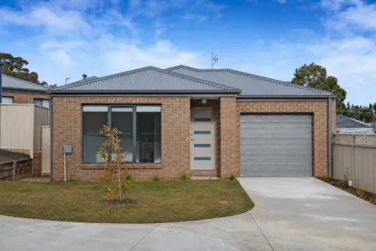 1/24 Shakespeare Avenue, Mount Helen, Vic 3350