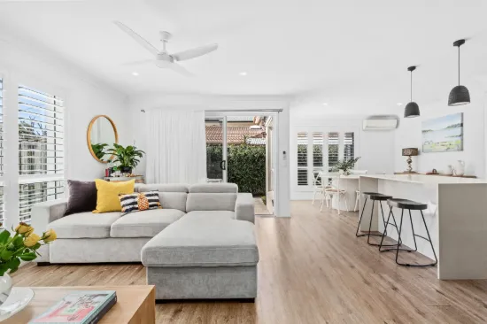 1/38-40 Robert Street, Labrador, Qld 4215