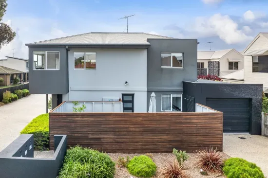 1/4 Pearl Street, Torquay, Vic 3228