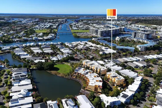 10/14 Pendraat Parade, Hope Island, Qld 4212