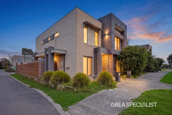 10 Park Orchard Drive, Pakenham, Vic 3810 - For Rent
