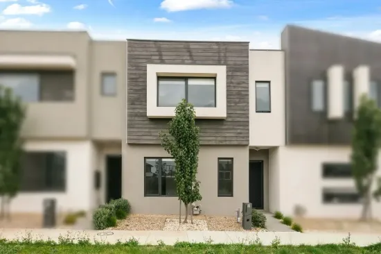 11 Waragreen Walk, Mickleham VIC 3064-Image