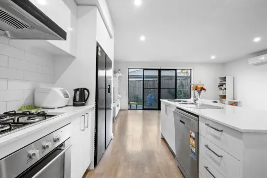 135 Willow Glen Boulevard, Cranbourne VIC 3977-Image
