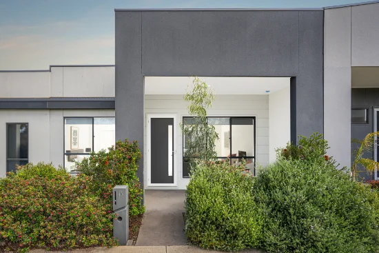 15 Hillsborough Walk, Charlemont, Vic 3217