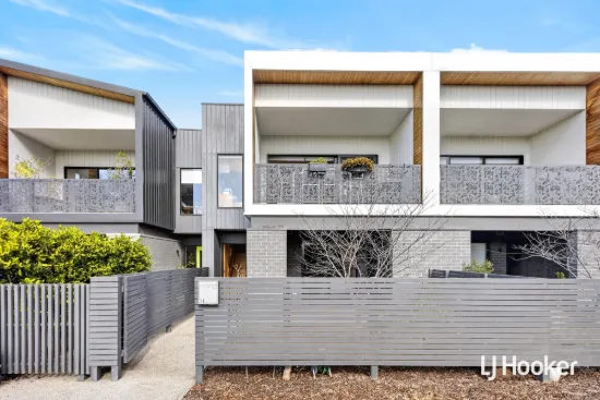 16 Broadside Walk, Point Cook, Vic 3030