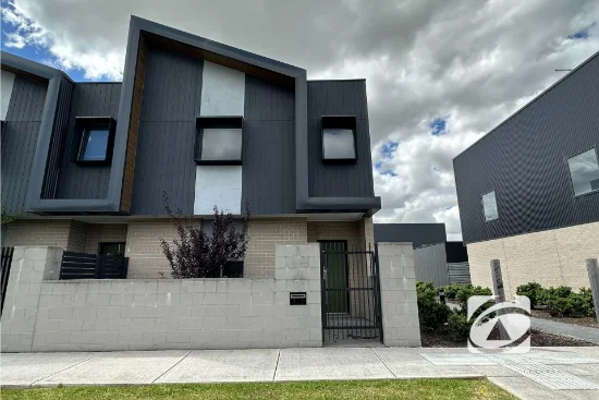 16 Slattery Place, Pakenham, Vic 3810