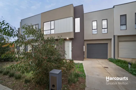 16 Steadfield Circuit, Melton South, Vic 3338