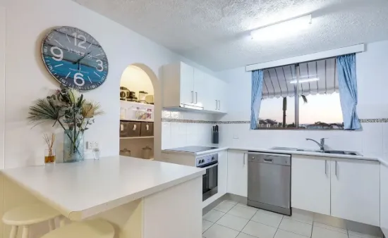17/2 T E Peters Drive, Broadbeach Waters, Qld 4218