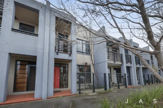 17 Goldsbrough Walk, Kensington, Vic 3031