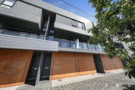 18 Greenham Place, Footscray, Vic 3011 - For Rent