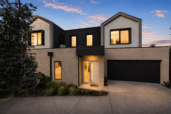 2/108 David Collins Drive, Endeavour Hills, Vic 3802