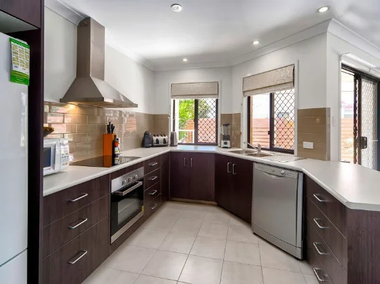 2/108 Elizabeth Ave, Clontarf, Qld 4019-Image