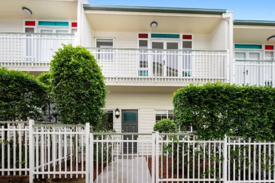 2/11 Ellena Avenue, Greenslopes, Qld 4120