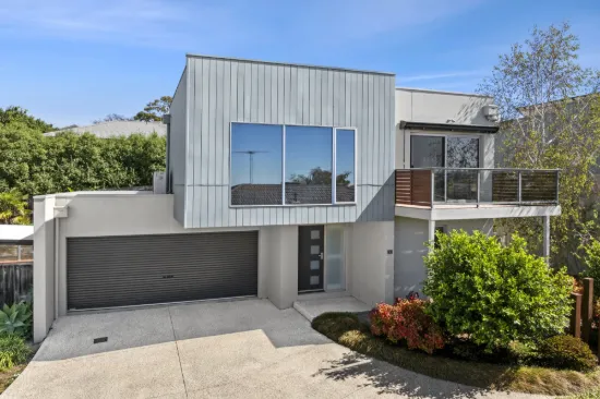 2/11 Thoroughbred Drive, Highton, Vic 3216