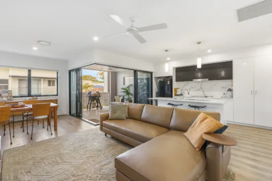 2/130 Eugaree Street, Southport, Qld 4215