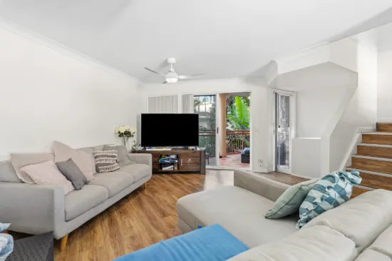 2/1335 Gold Coast Highway, Palm Beach, Qld 4221