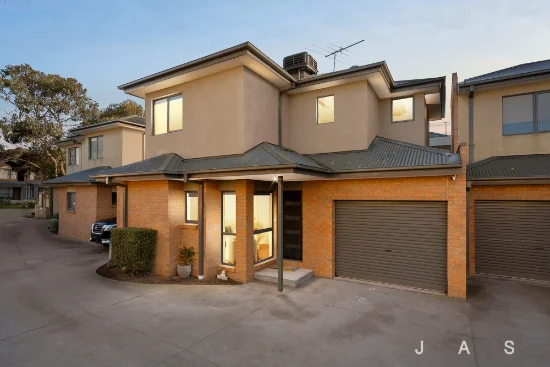 2/16 Omar Street, Maidstone, Vic 3012