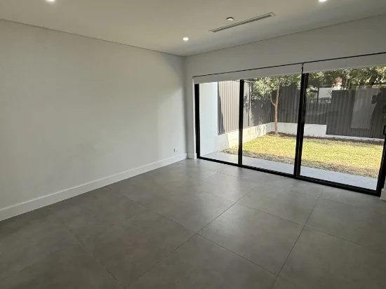 2/2 Anzac Avenue, Engadine, NSW 2233