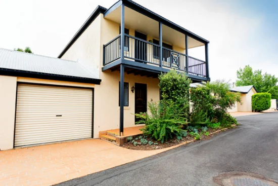 2/2 Chilcote Street, Mount Lofty, Qld 4350