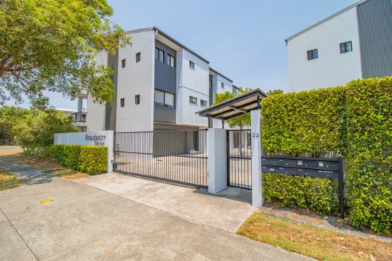 2/22 Bath Street, Labrador, Qld 4215