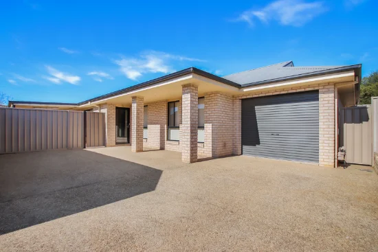 2/233 Vickers Road, Lavington NSW 2641-Image