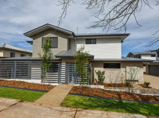 2/276 Alderley St, Centenary Heights, Qld 4350