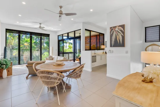 2/32 Moore Street, Trinity Beach, Qld 4879