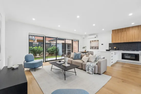 2/40 Eisenhower Street, Reservoir, Vic 3073