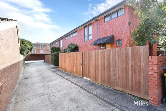 2/51 Locksley Road, Ivanhoe, Vic 3079