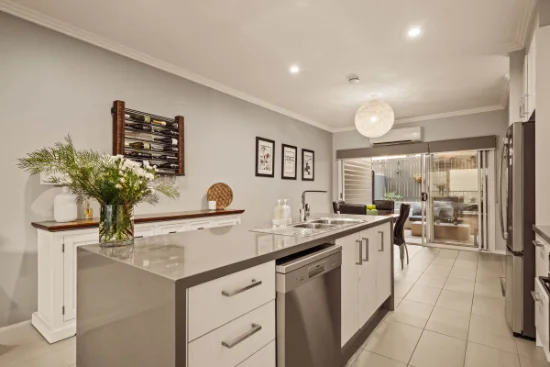 2/53 Raby Road, Coorparoo, Qld 4151