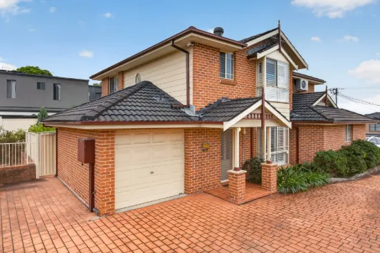 2/6 Carinya Road, Girraween, NSW 2145