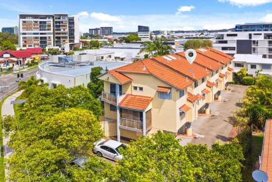 2/61 Duporth Ave, Maroochydore, Qld 4558 - For Rent