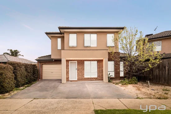 2/7 Walwa Place, Werribee, Vic 3030 - For Sale