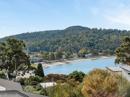 2/8 Jerrim Place, Kingston Beach, Tas 7050