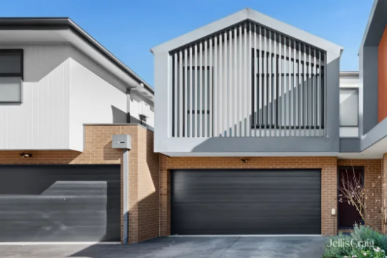 2/8 Riverside Avenue, Avondale Heights, Vic 3034