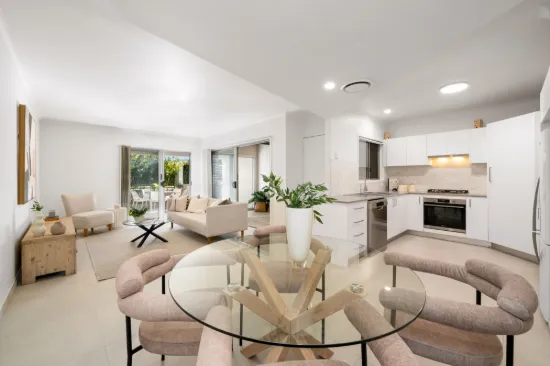 2/82 Clarence Road, Indooroopilly, Qld 4068