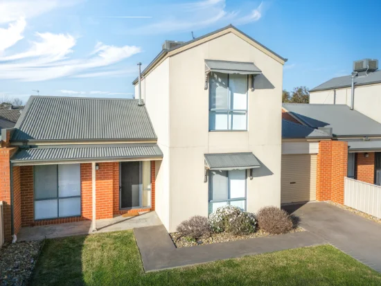 2/9 Mctavish Boulevard, Horsham, Vic 3400