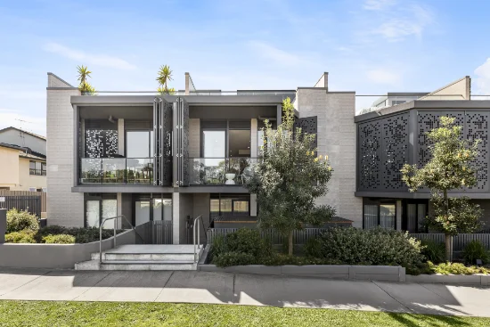2/95 Beach Road, Mentone, Vic 3194