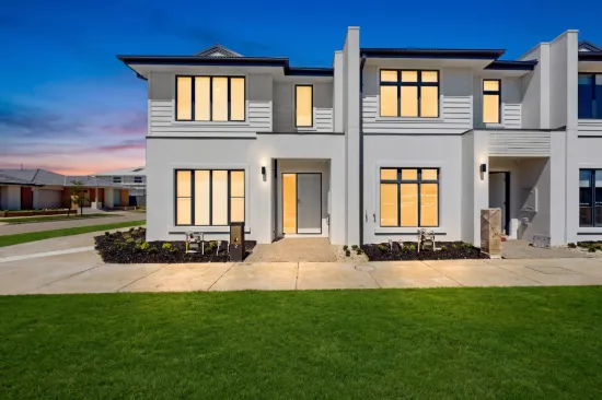 2 Boysenberry Close, Clyde North, Vic 3978