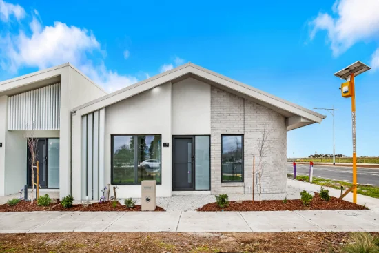 2 Immerse Walk, Wyndham Vale, Vic 3024 - For Rent