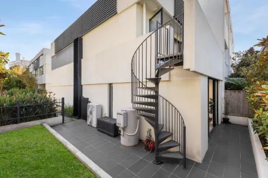 2 Norfolk Place, Malvern, Vic 3144