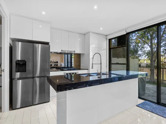 2 Theatre Drive, Benowa, Qld 4217