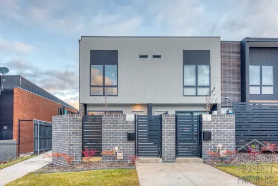 21/3A Woodbury Ave, Coombs, ACT 2611